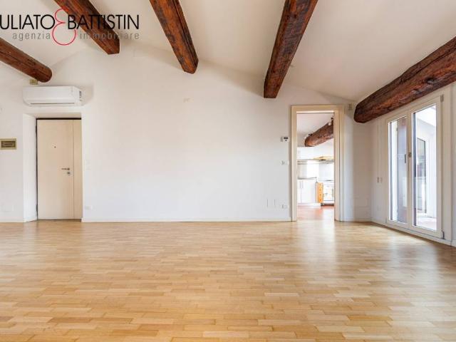 Attico / Mansarda in affitto a Vicenza VI