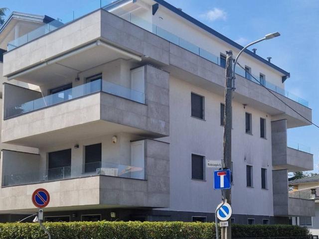 Attico / Mansarda in vendita a Nova Milanese MB