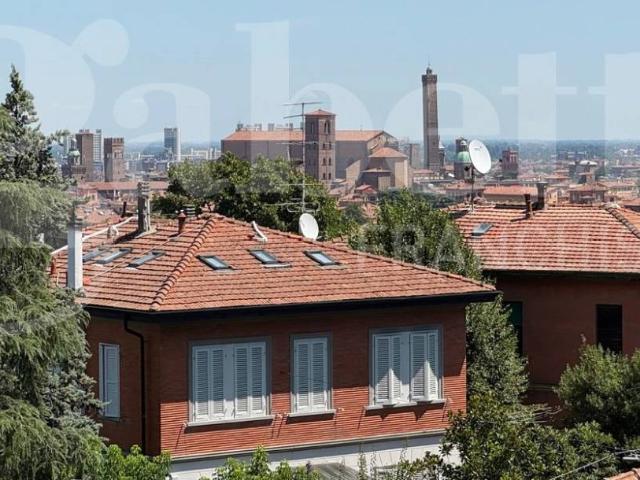 Attico / Mansarda in vendita a Bologna BO