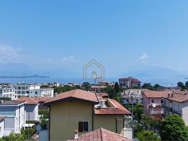 Attico / Mansarda in vendita a Desenzano del Garda BS