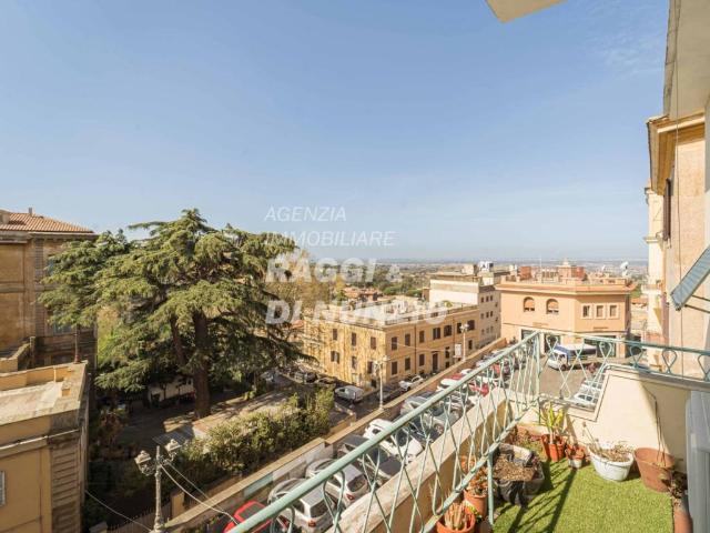 Attico / Mansarda in vendita a Frascati RM