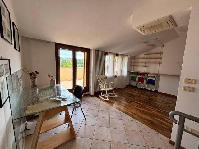 Attico / Mansarda in vendita a Pesaro PU