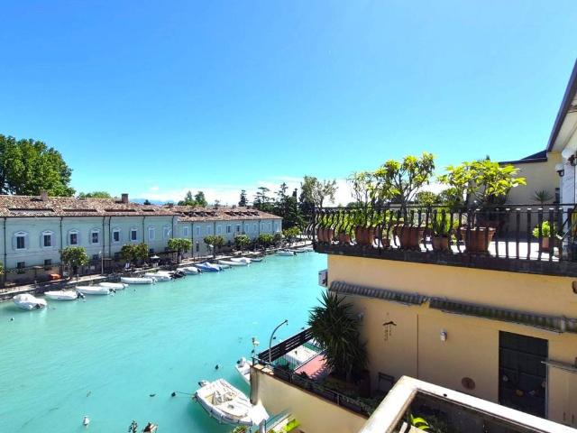 Attico / Mansarda in vendita a Peschiera del Garda VR