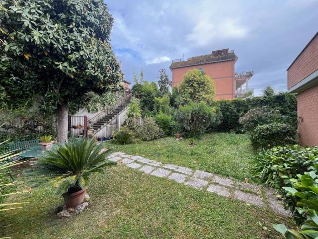 Appartamento in vendita a Roma RM