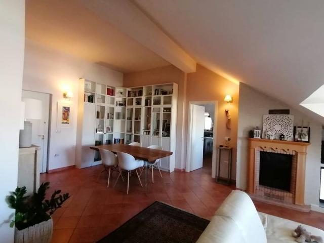 Attico / Mansarda in vendita a San Nicola la Strada CE