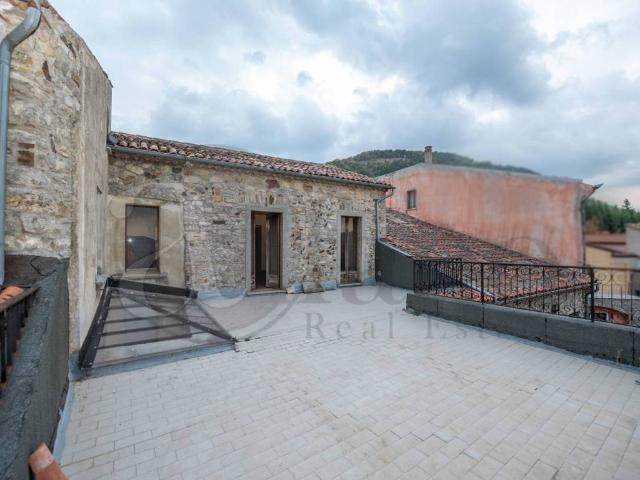 Attico / Mansarda in vendita a Sasso di Castalda PZ