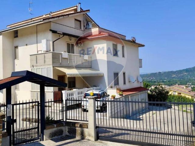 Attico / Mansarda in vendita a Scafa PE