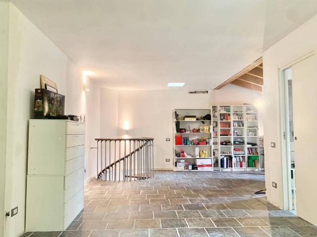 Attico / Mansarda in vendita a Villa Cortese MI