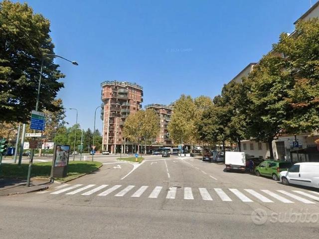 Attico ristrutturato con terrazzo Piazza pitagora
