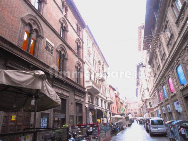 Attico via Caprarie, Centro Storico, Bologna