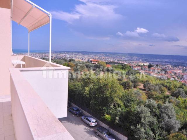 Attico via Strada Fonte Borea, Colle del Telegrafo Colle Scorrano, Pescara