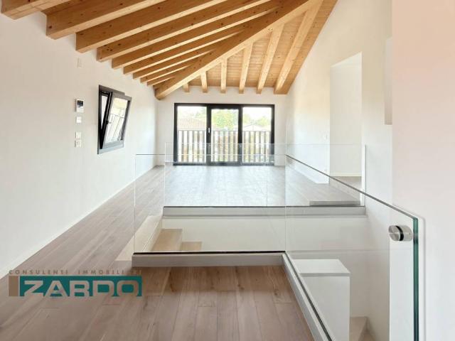 Attico/mansarda in vendita a Loria, Castione