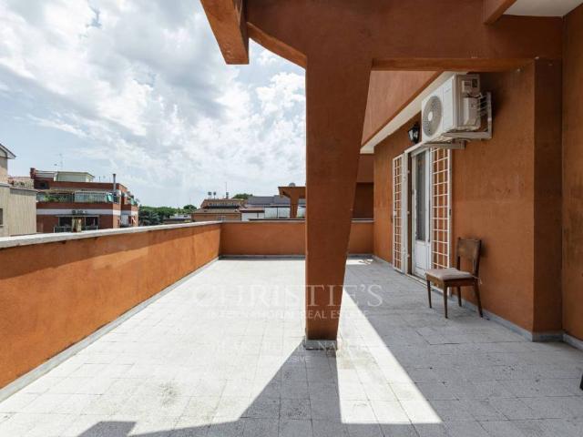 Attico/mansarda in vendita a Roma via Gregorio XI, Aurelio Val Cannuta