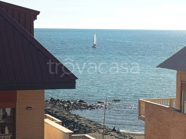Attico/mansarda in vendita a Roma via Umberto Grosso, Ostia Ponente