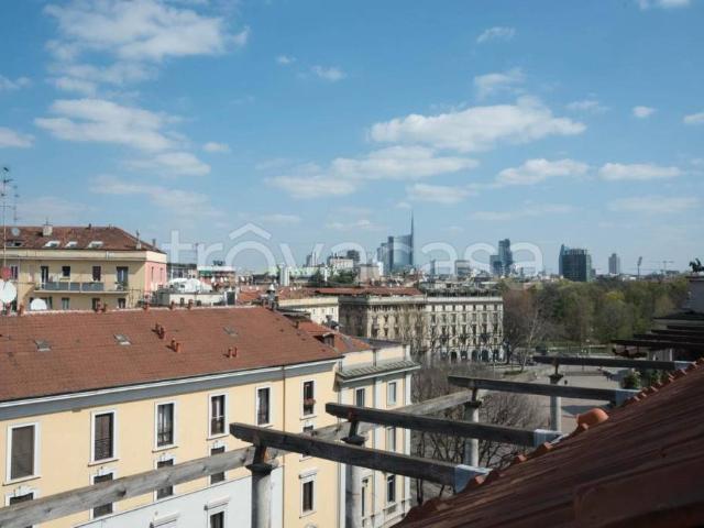 Attico/mansarda in affitto a Milano via Abbondio Sangiorgio, Arco della Pace