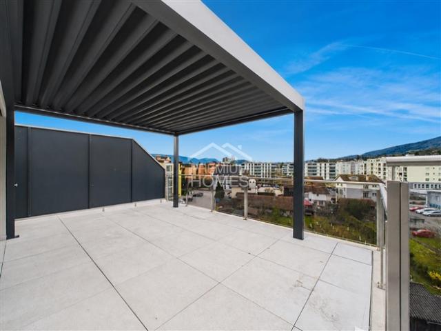 Attique neuf avec superbe terrasse de 36 m²