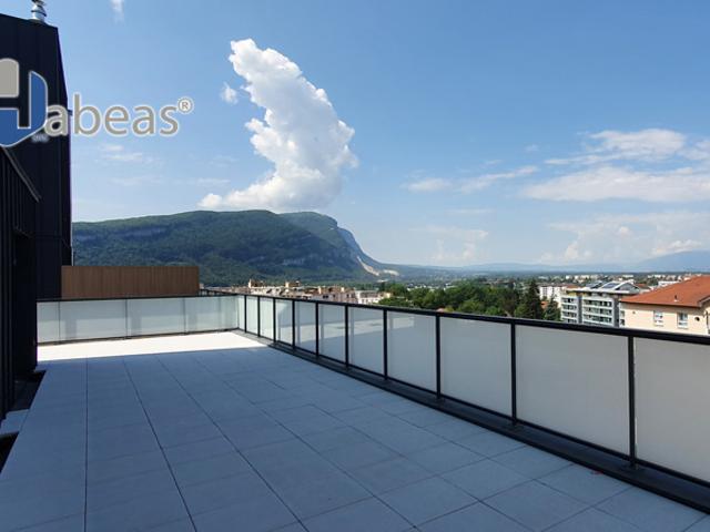 Attique d'Exception: T5 de 108.15 m² avec Terrasse Plein Ciel de 65.80m², Parking et cave