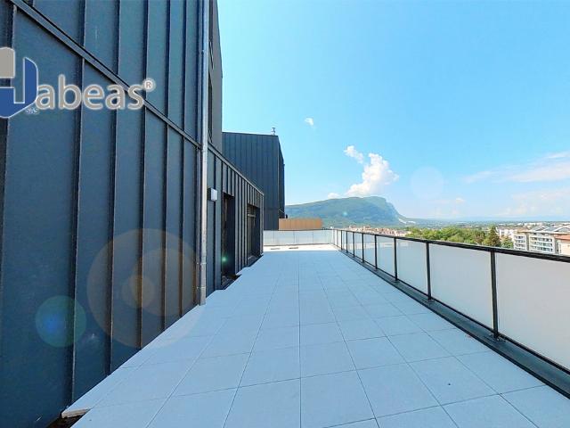 Attique d'Exception: T5 de 108.15 m² avec Terrasse Plein Ciel de 65.80m², Parking et cave