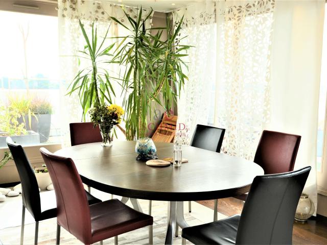 Duplex/two level with 8 rooms on sale in Grange Canal 230 m² | dreamo. Ch
