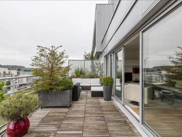ATTIQUE 120M² DERNIER ETAGE, RARE A LA VENTE, PROCHE DES COMMERCES 4 pièces, 85 m²