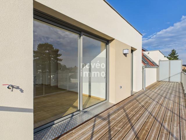 Attique 4pièces, centre village, résidence de petite taille