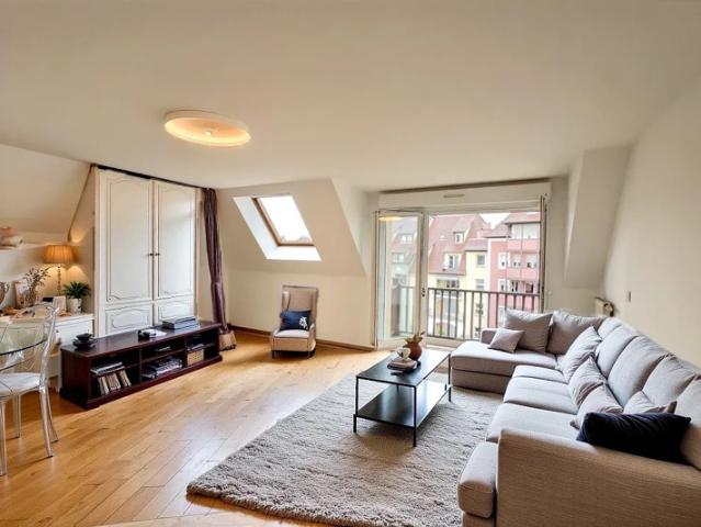 POUR INVESTISSEURS VENDU AVEC UN LOCATAIRE Attique 86m2