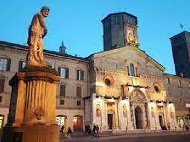 Attivit commerciale in vendita a Reggio nell'Emilia, Centro storico