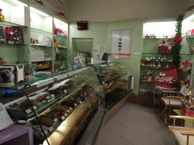Attivit / Licenza di 130 m con 2 locali in vendita a Carpi