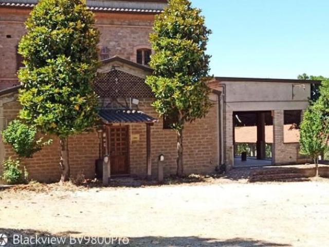 Attivit / Licenza di 400 m con 3 locali in vendita a Assisi [rif. DV 12103]