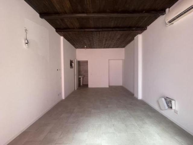 Attivit / Licenza di 40 m in vendita a Meda [rif. DV 13197]