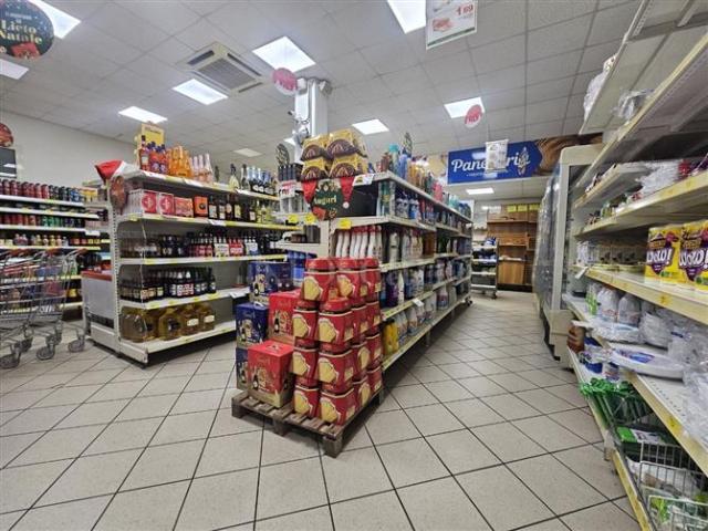 Attività Commerciale di 100 mq a San Giacomo, Santa Barbara Nettuno