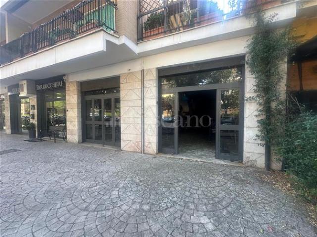 Negozio di 109 mq a Cinecittà, Quadraro Roma