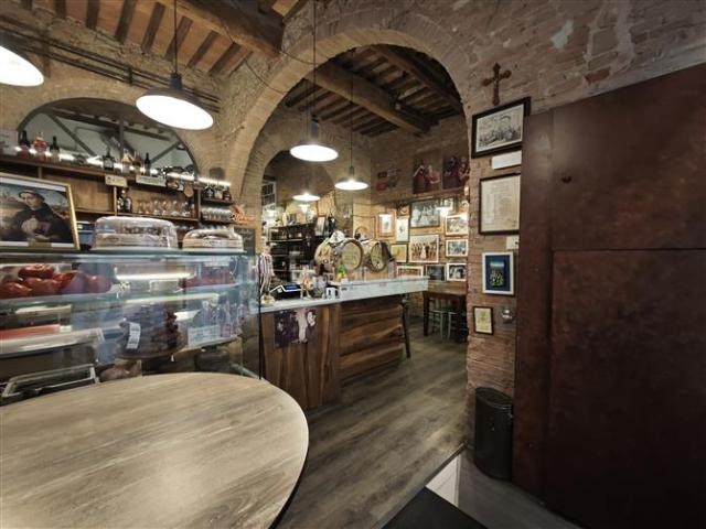 Attività Commerciale di 130 mq a Centro Storico Siena