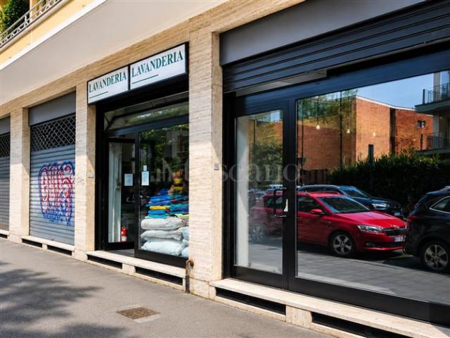 Attività Commerciale di 20 mq a Solari, Washington Milano