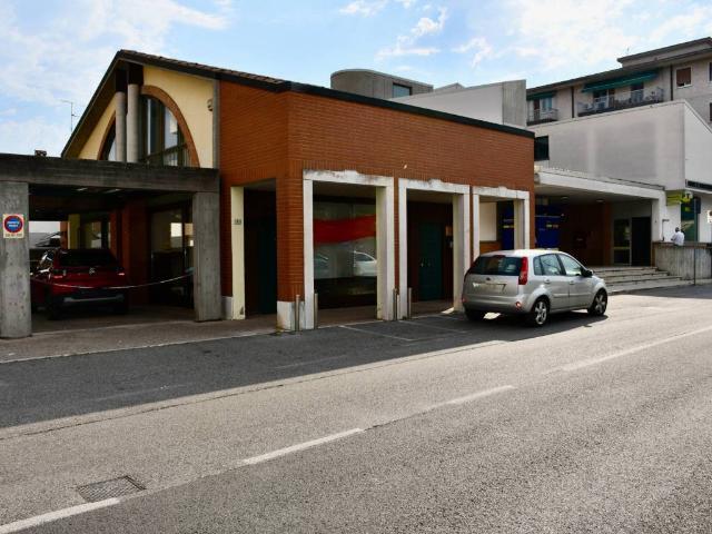 Attività / Licenza in affitto a Villafranca di Verona VR