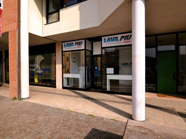 Attività / Licenza in affitto a Villafranca di Verona VR