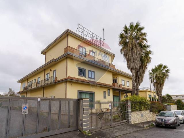 Attività / Licenza in affitto a Aci Sant'Antonio CT