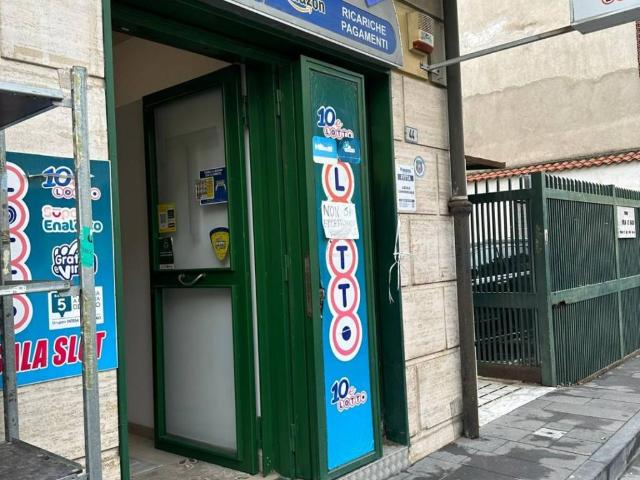 Attività / Licenza in affitto a Giugliano in Campania NA