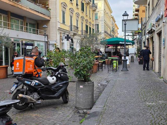 Attività / Licenza in affitto a Napoli NA