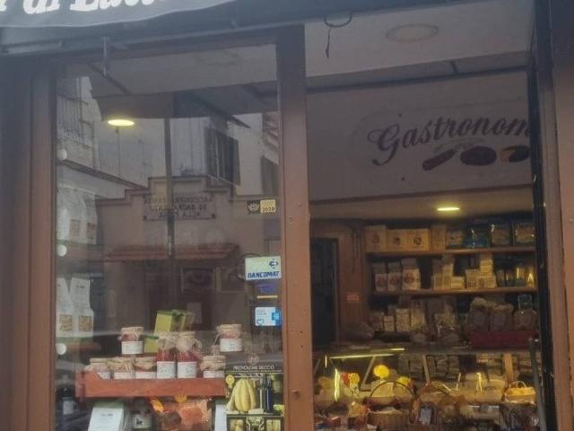 Attività / Licenza in vendita a Napoli NA