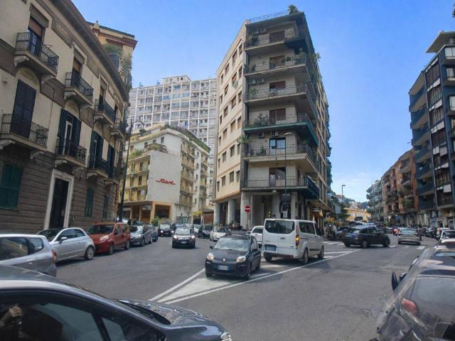 Attività / Licenza in affitto a Napoli NA