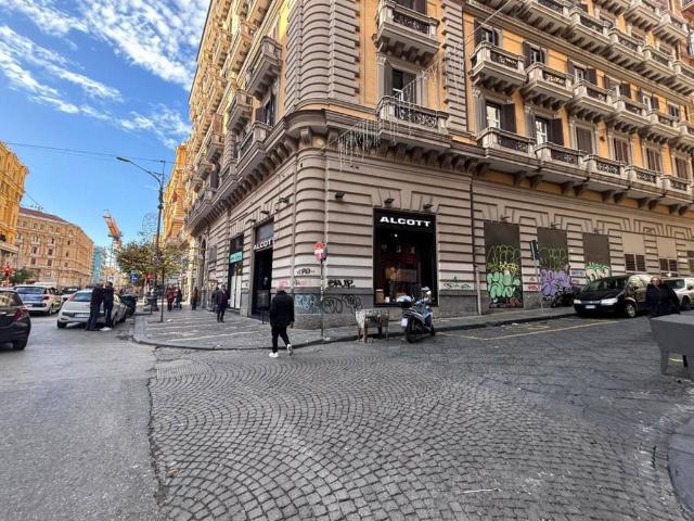Attività / Licenza in affitto a Napoli NA