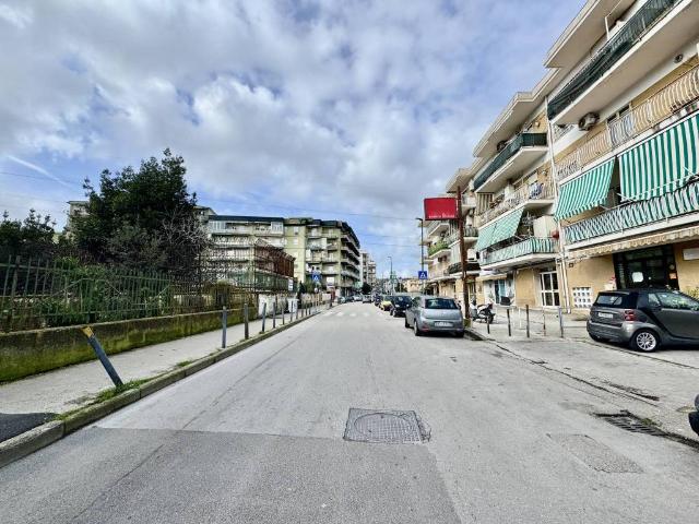 Attività / Licenza in affitto a Napoli NA