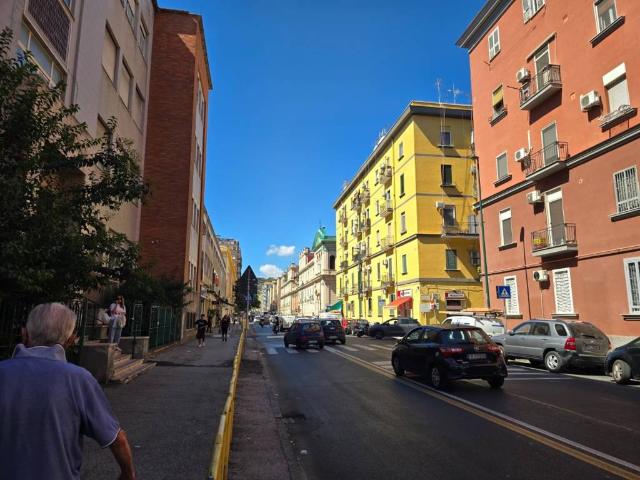 Attività / Licenza in affitto a Napoli NA