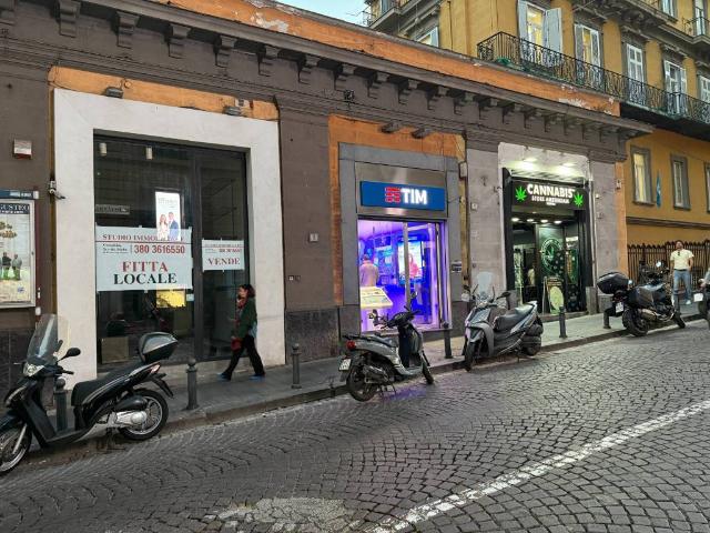 Attività / Licenza in affitto a Napoli NA