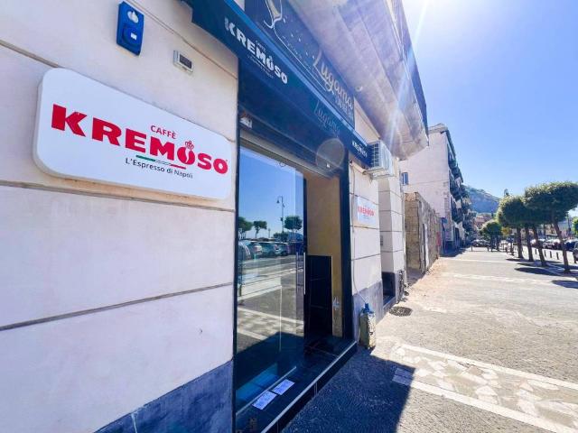 Attività / Licenza in affitto a Pozzuoli NA