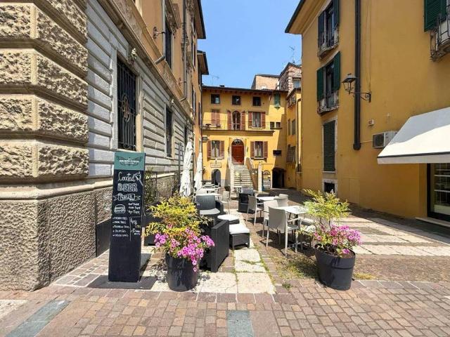 Attività / Licenza in affitto a Salò BS