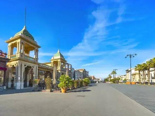 Attività / Licenza in vendita a Viareggio LU