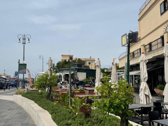 Attività / Licenza in vendita a Fiumicino RM