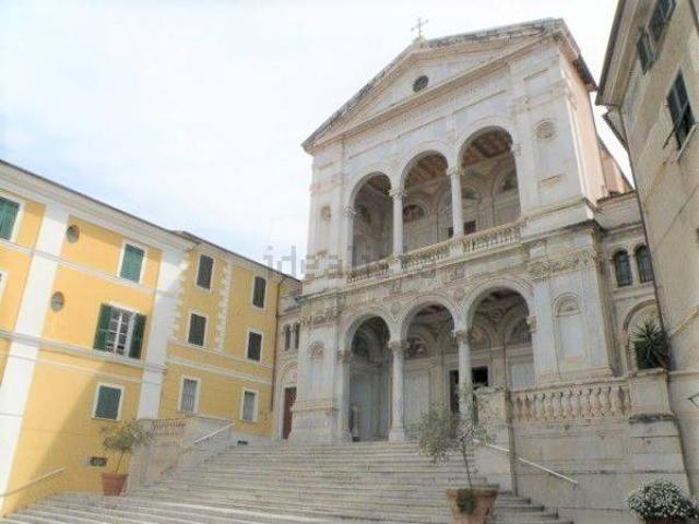 Attività / Licenza in vendita a Massa MS